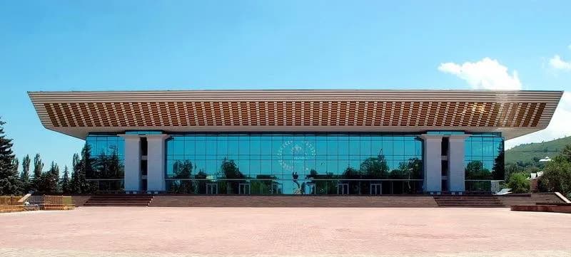 Дворец Республики — вид объекта